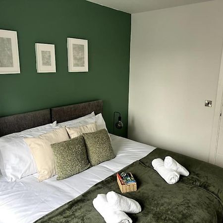 Luxury Oaks Suite, Free Private Parking, 2 Bed 2 Bathroom Apartment, Central Solihull Birmingam Exterior foto