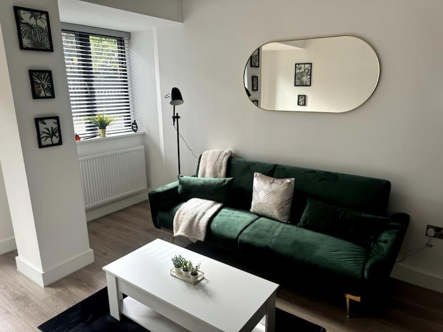 Luxury Oaks Suite, Free Private Parking, 2 Bed 2 Bathroom Apartment, Central Solihull Birmingam Exterior foto